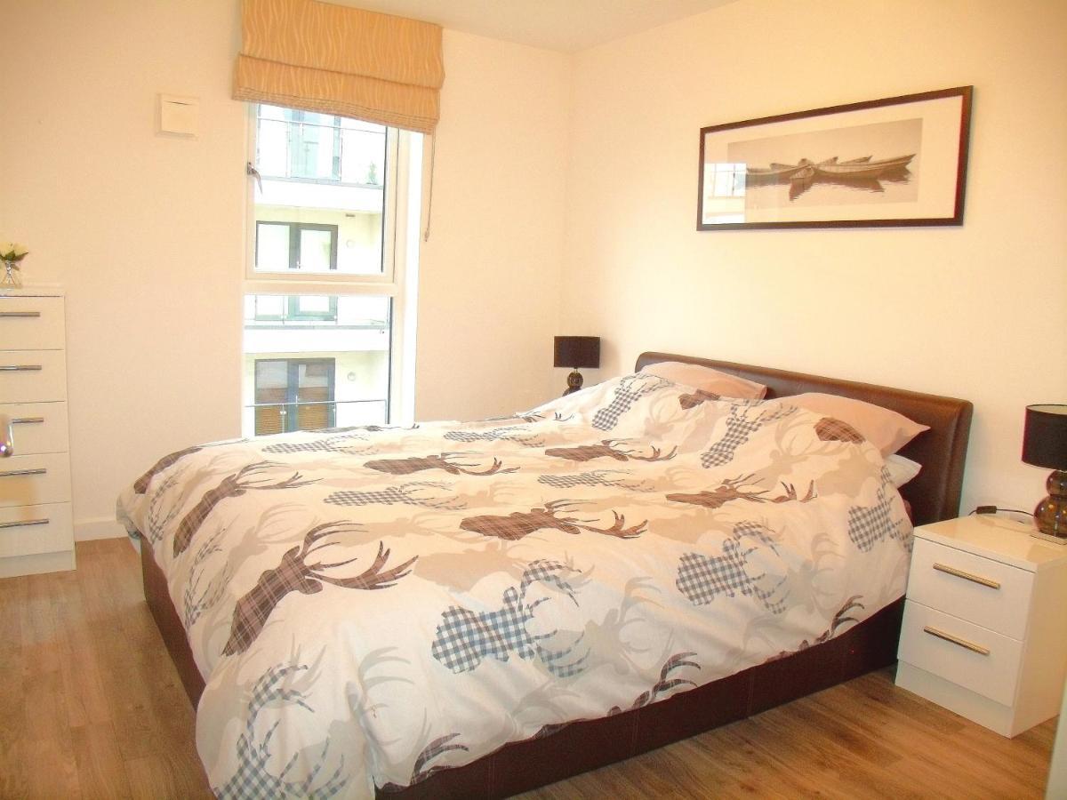 New Central Woking 1 And 2 Bedroom Apartments With Free Gym, Close To Train Station Εξωτερικό φωτογραφία