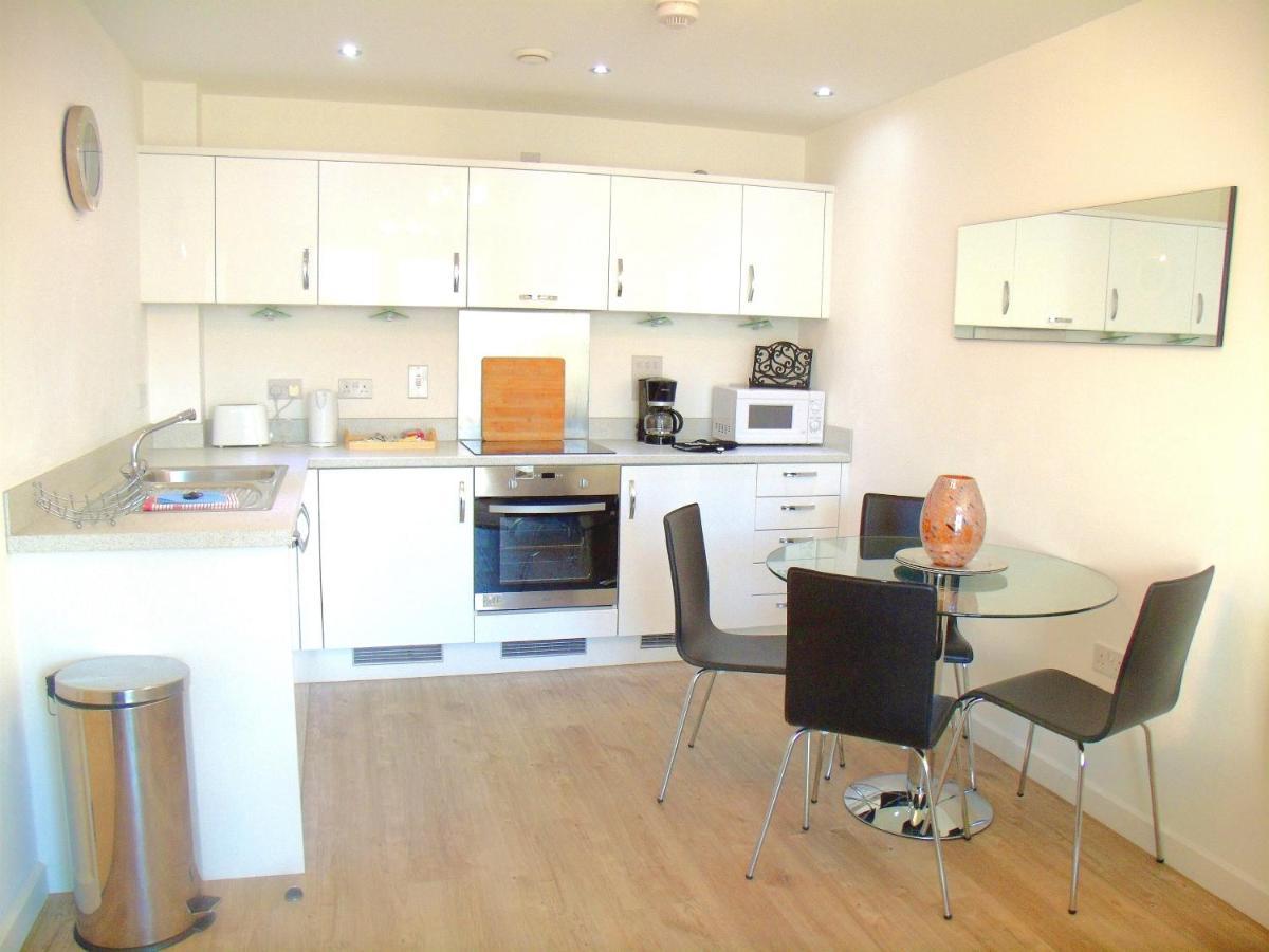 New Central Woking 1 And 2 Bedroom Apartments With Free Gym, Close To Train Station Εξωτερικό φωτογραφία
