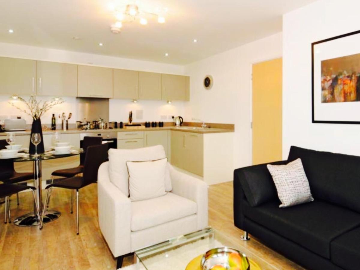 New Central Woking 1 And 2 Bedroom Apartments With Free Gym, Close To Train Station Εξωτερικό φωτογραφία