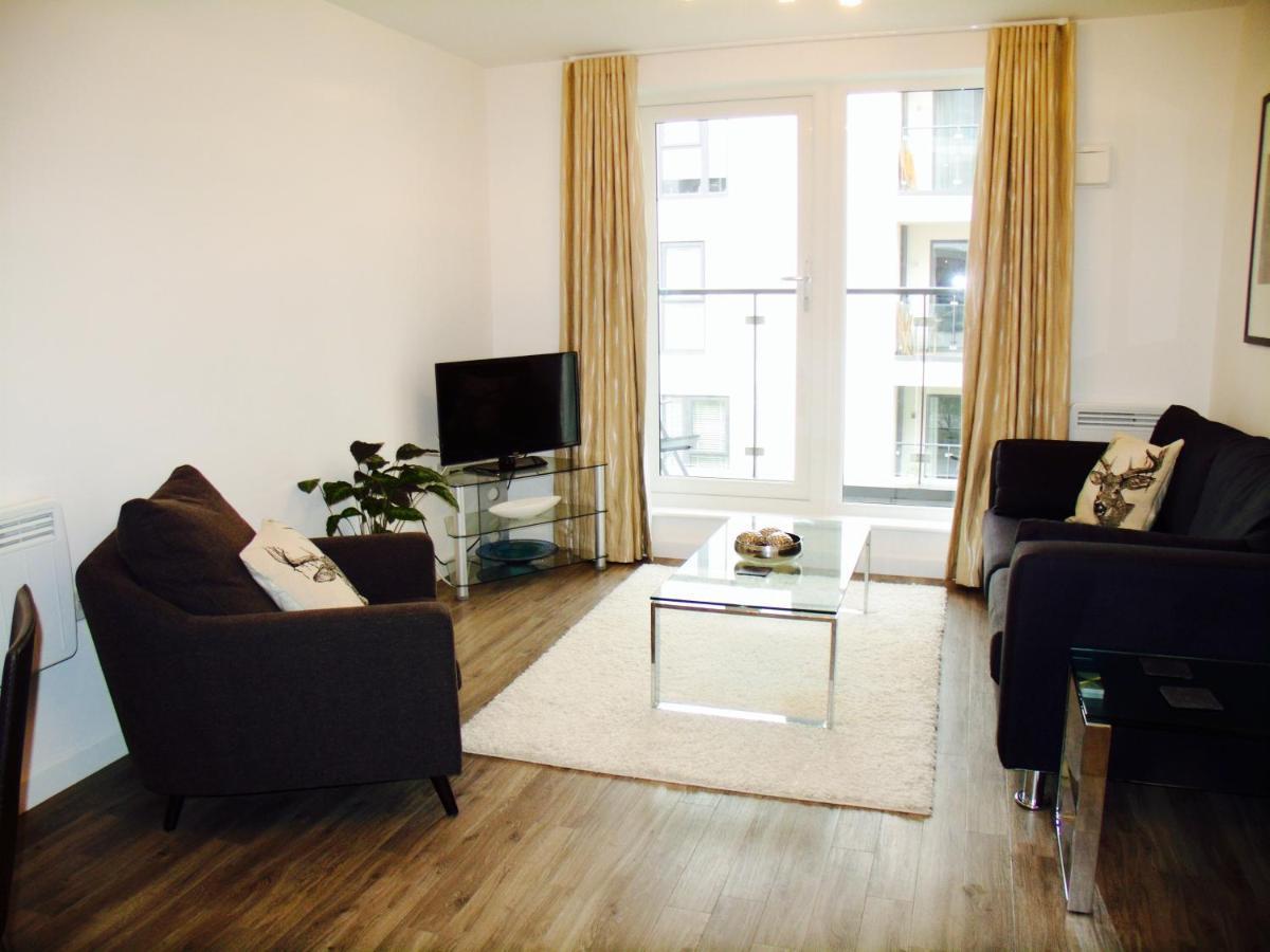 New Central Woking 1 And 2 Bedroom Apartments With Free Gym, Close To Train Station Εξωτερικό φωτογραφία