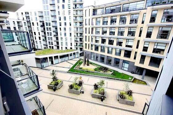 New Central Woking 1 And 2 Bedroom Apartments With Free Gym, Close To Train Station Εξωτερικό φωτογραφία