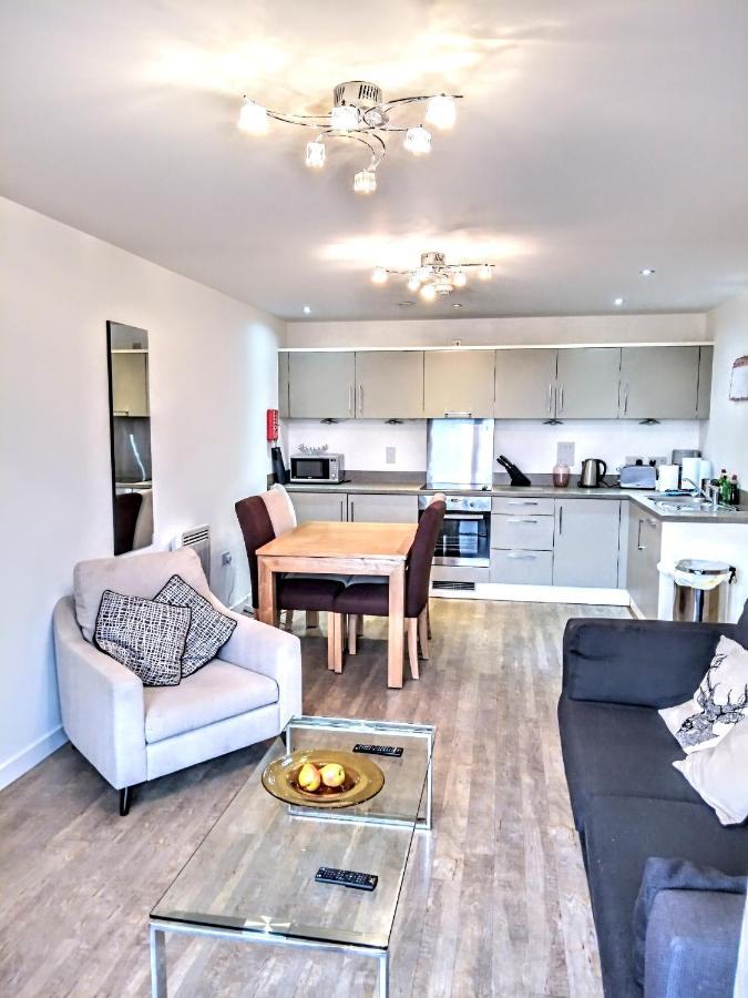 New Central Woking 1 And 2 Bedroom Apartments With Free Gym, Close To Train Station Εξωτερικό φωτογραφία