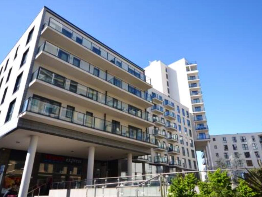 New Central Woking 1 And 2 Bedroom Apartments With Free Gym, Close To Train Station Εξωτερικό φωτογραφία