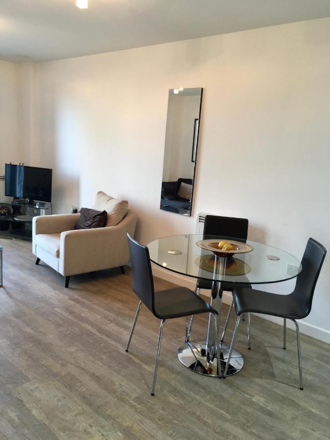 New Central Woking 1 And 2 Bedroom Apartments With Free Gym, Close To Train Station Εξωτερικό φωτογραφία