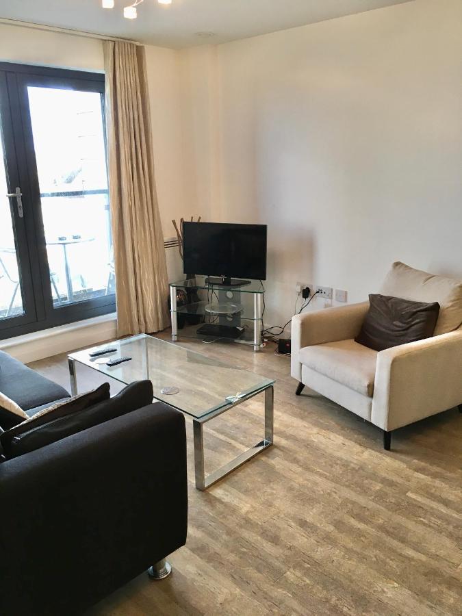 New Central Woking 1 And 2 Bedroom Apartments With Free Gym, Close To Train Station Εξωτερικό φωτογραφία