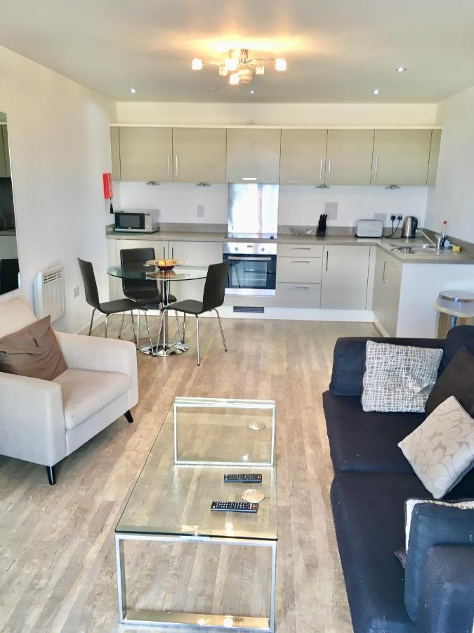 New Central Woking 1 And 2 Bedroom Apartments With Free Gym, Close To Train Station Εξωτερικό φωτογραφία